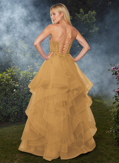 Dreamy Princess Ball Gown Ruffled Skirt Prom Dresses With Floral Applique
