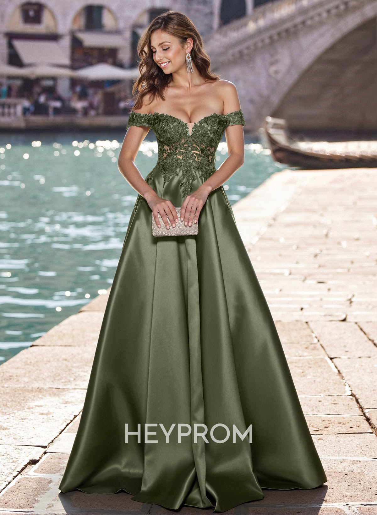 Elegant Off-The-Shoulder A-Line Satin Prom Dresses With Appliques Lace