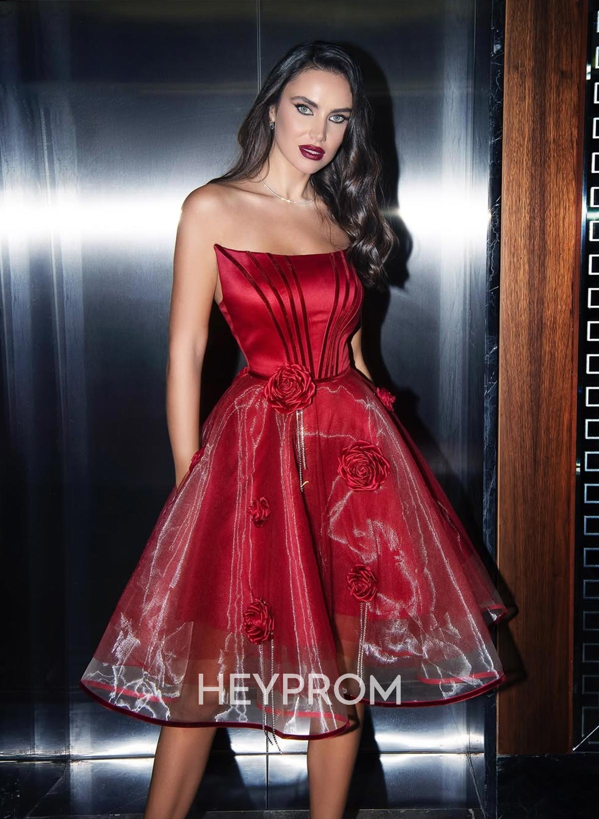 A-Line Strapless Knee-Length Matte Satin Homecoming Dresses With Flower(s)