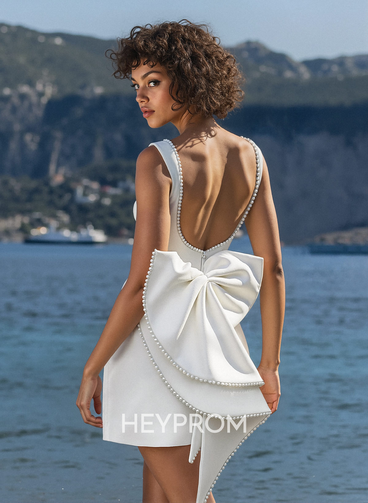 Elegant Beading Scoop Neck A-Line Short/Mini Elastic Satin Homecoming Dresses With Bow(s)