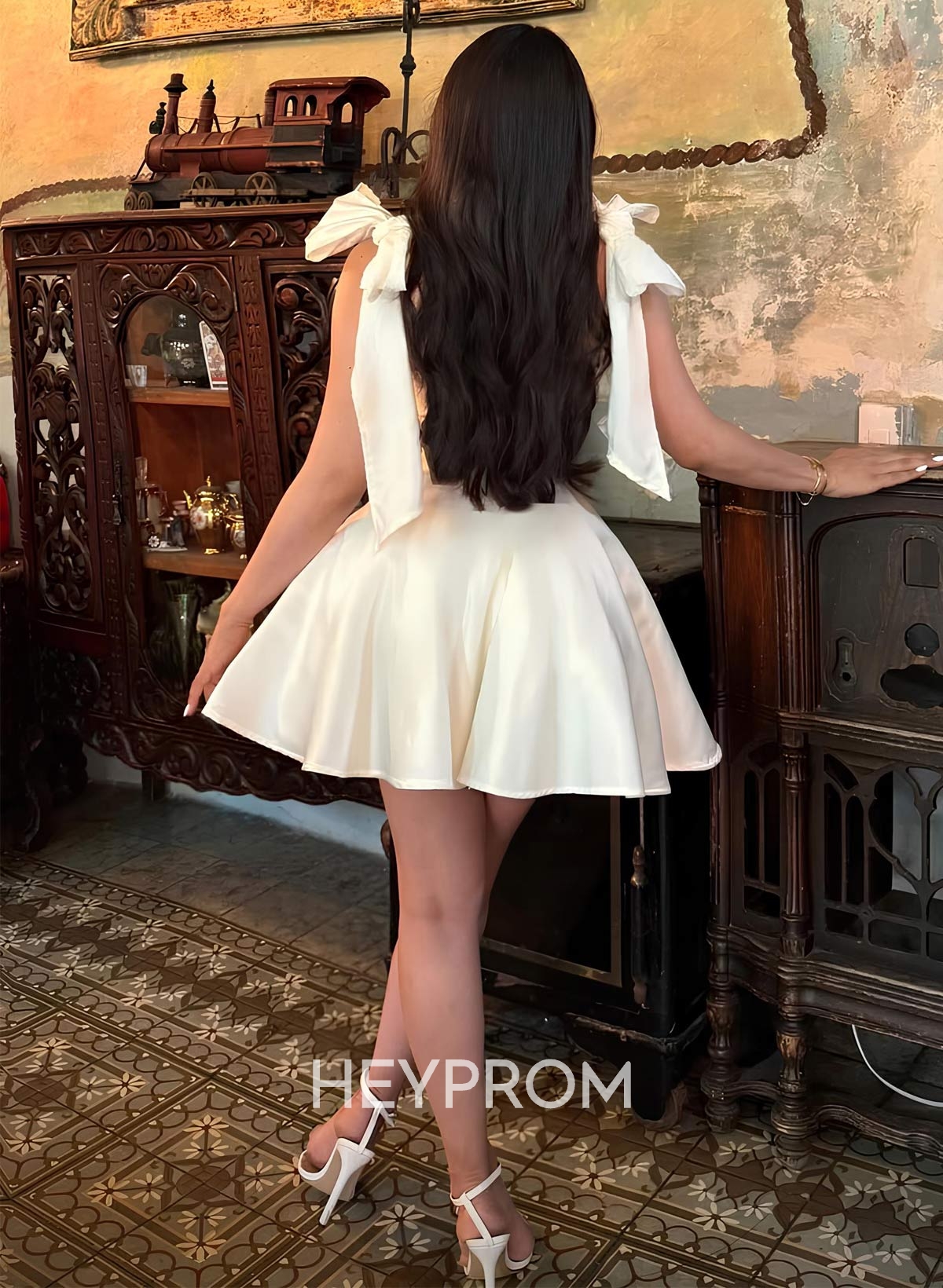 Sweetheart Bow(s) Regular Straps A-Line Short/Mini Satin Homecoming Dresses