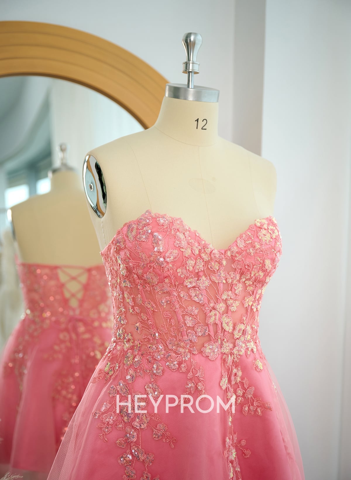 Elegant A-Line Strapless Short/Mini Satin/Lace Homecoming Dresses With Sequins