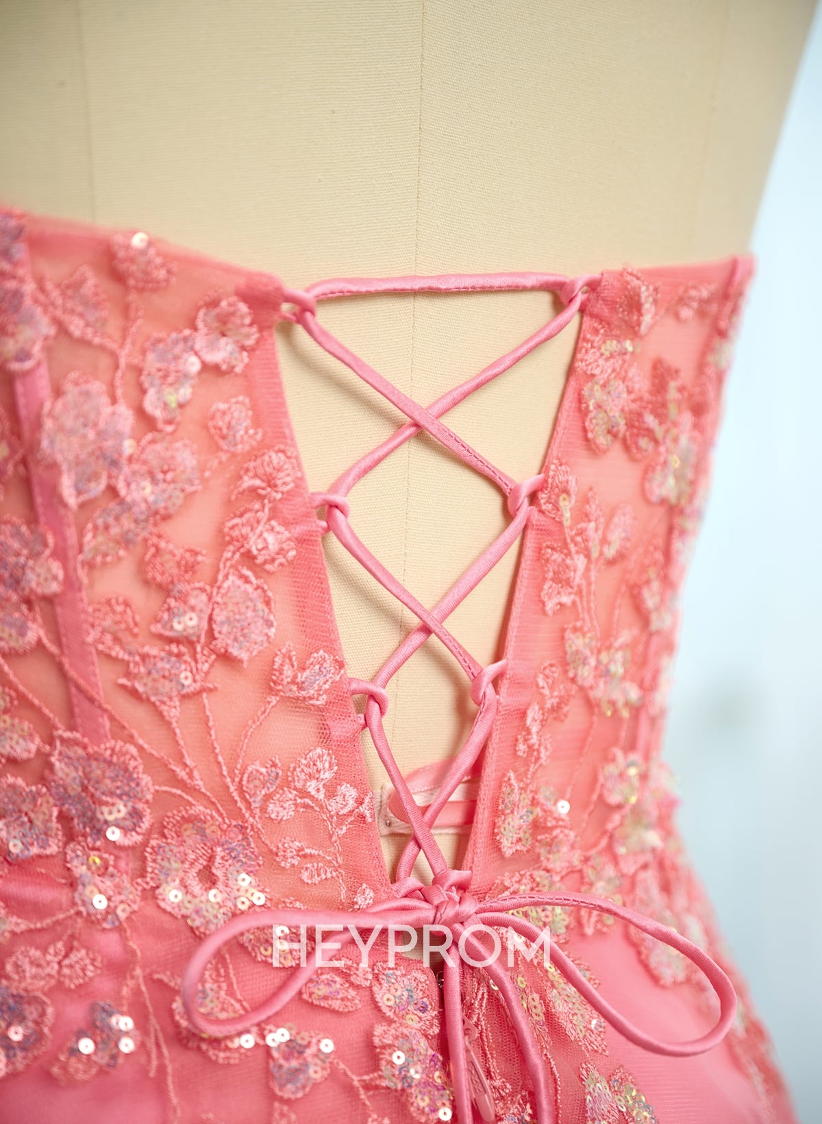 Elegant A-Line Strapless Short/Mini Satin/Lace Homecoming Dresses With Sequins