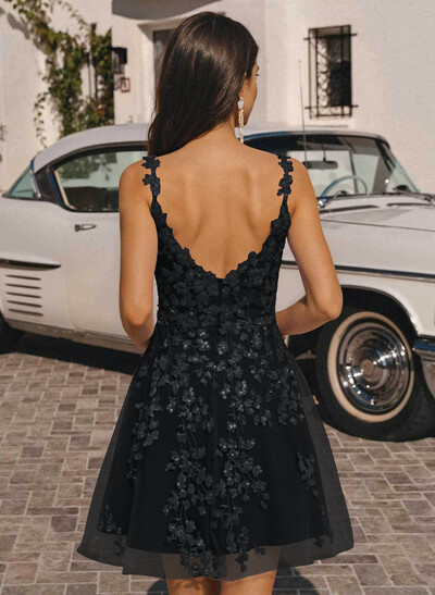 A-Line Square Neckline Sleeveless Short/Mini Satin/Lace Homecoming Dresses With Sequins/Appliques Lace