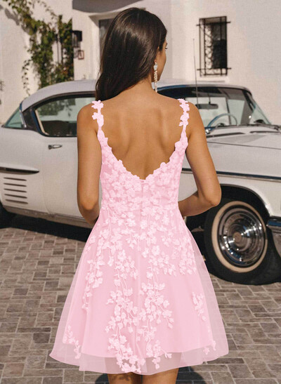 A-Line Square Neckline Sleeveless Short/Mini Satin/Lace Homecoming Dresses With Sequins/Appliques Lace