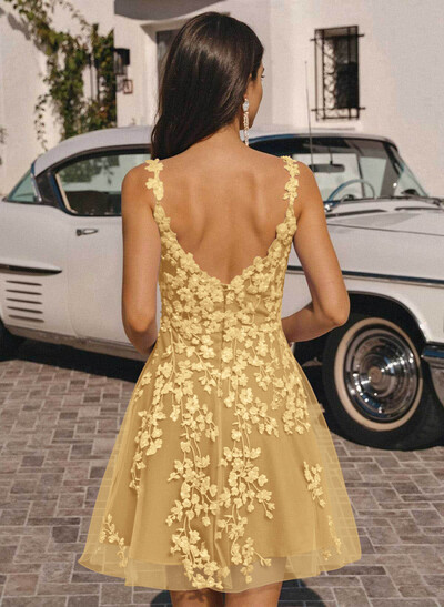 A-Line Square Neckline Sleeveless Short/Mini Satin/Lace Homecoming Dresses With Sequins/Appliques Lace