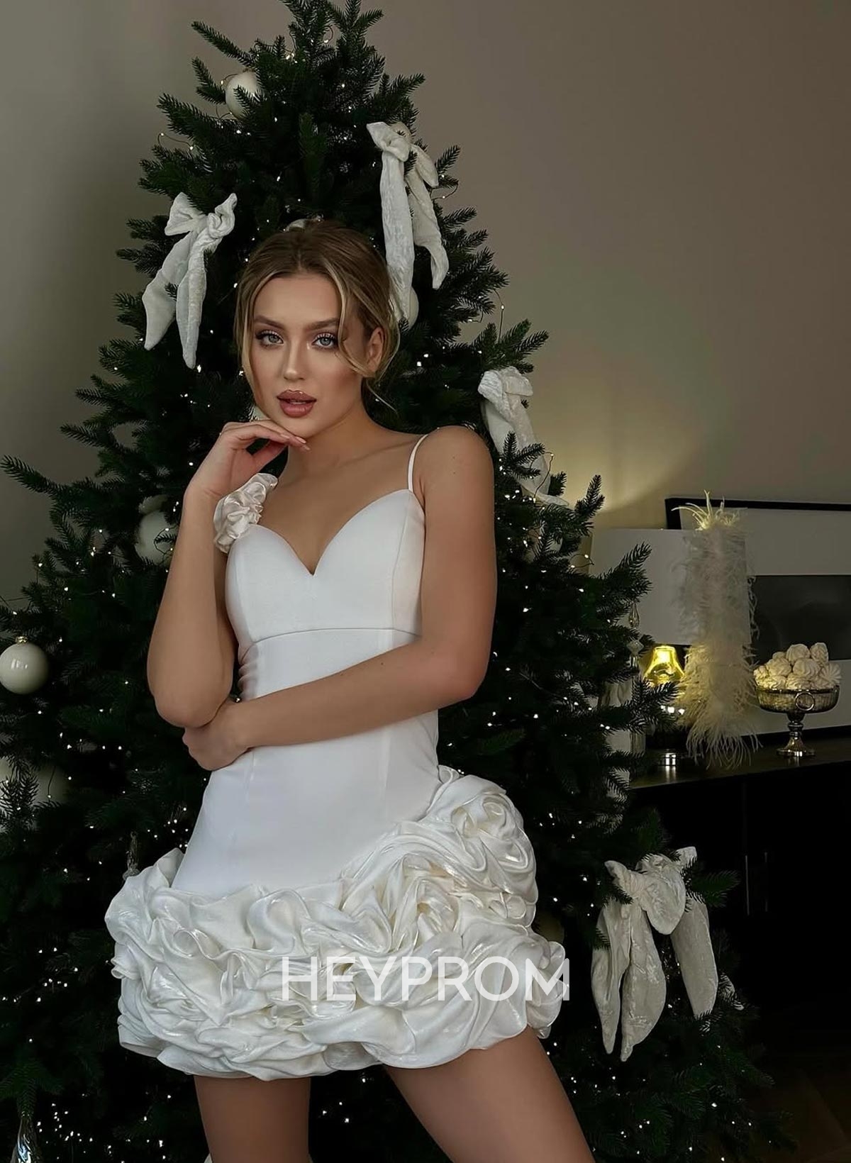 Elegant Flower(s) Spaghetti Straps V-Neck Short/Mini Elastic Satin Homecoming Dresses