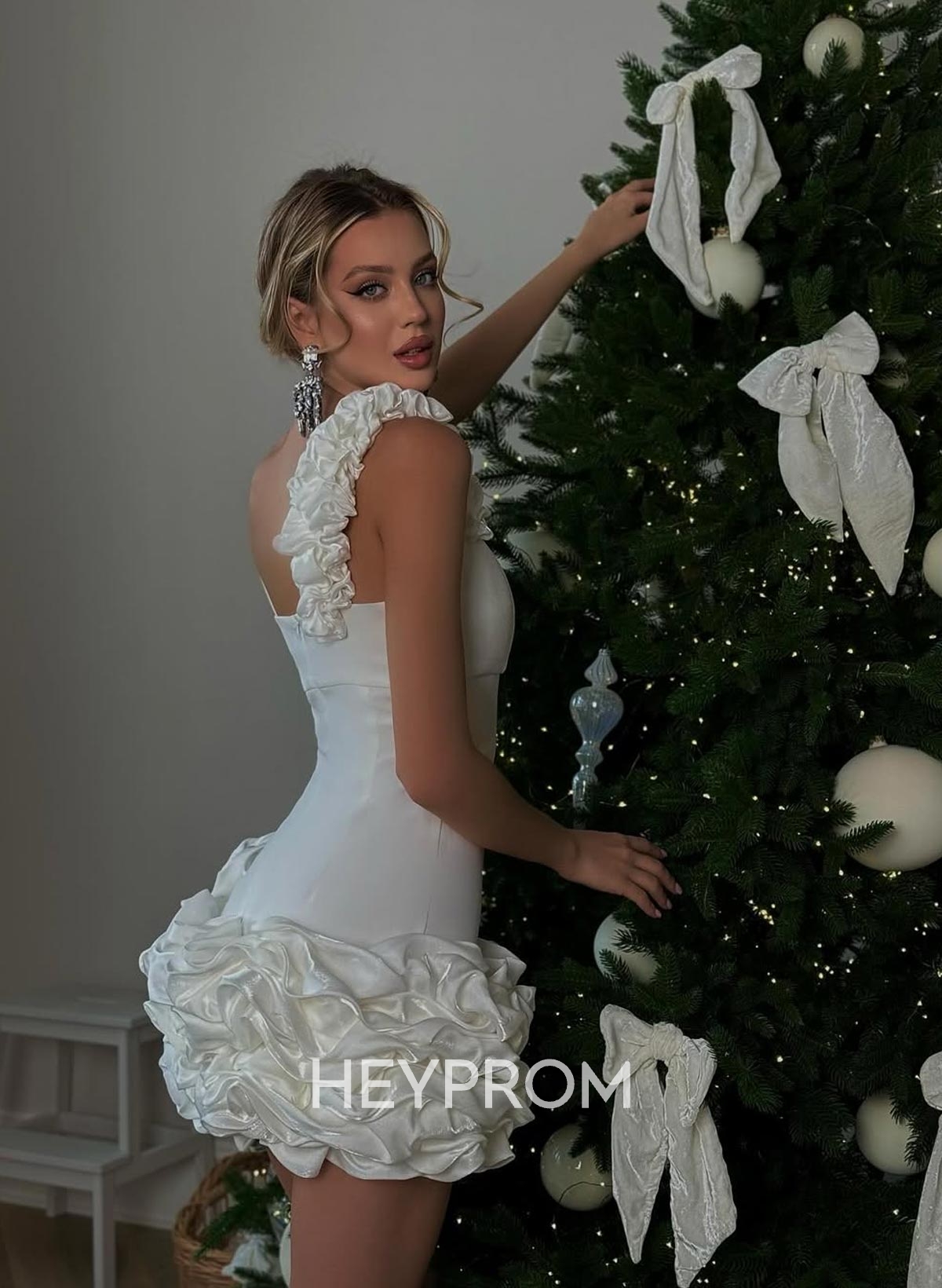 Elegant Flower(s) Spaghetti Straps V-Neck Short/Mini Elastic Satin Homecoming Dresses