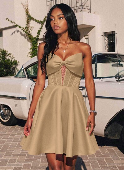 A-Line Strapless Short/Mini Matte Satin Homecoming Dresses With Bow(s)/Beading