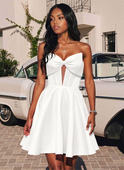 A-Line Strapless Short/Mini Matte Satin Homecoming Dresses With Bow(s)/Beading