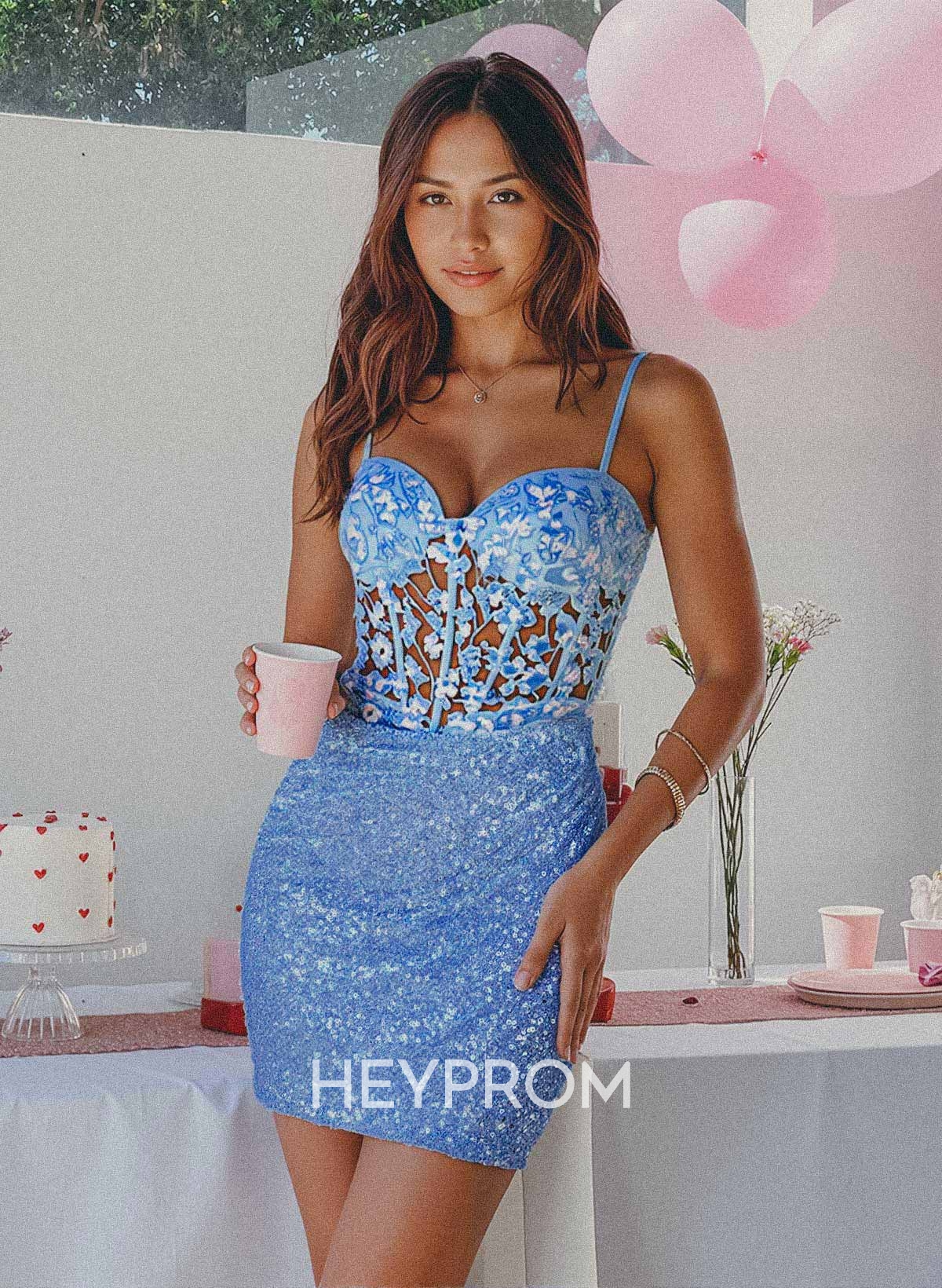 Sheath/Column Sweetheart Short/Mini Velvet Sequin Homecoming Dresses With Sequins/Appliques Lace