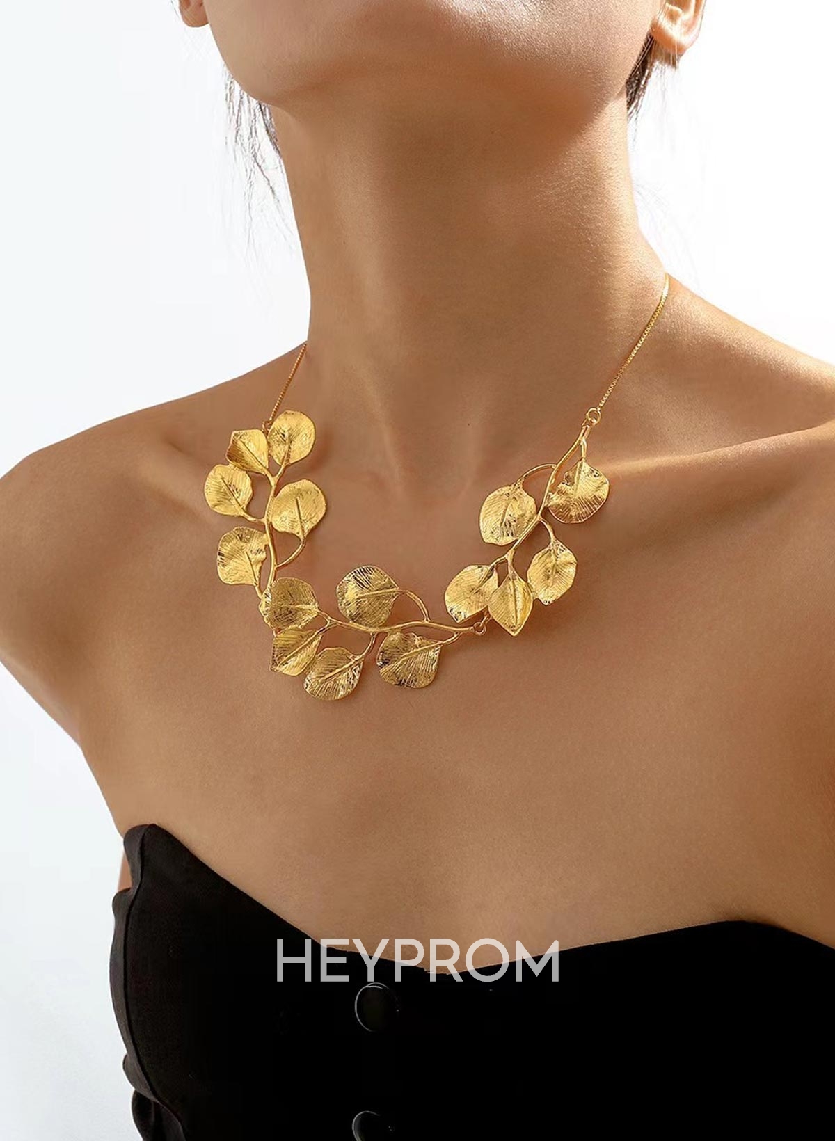 Elegant Metal Leaf Pendant Necklace