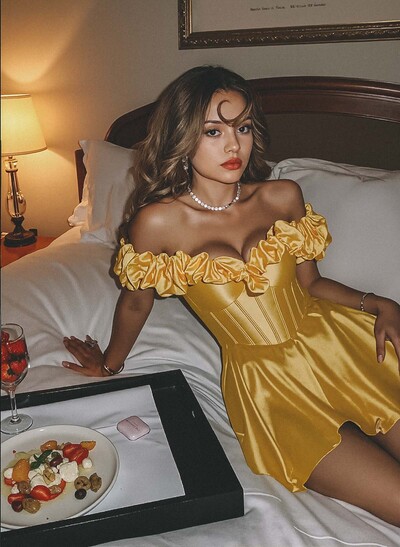 Elegant Ruffle Off-The-Shoulder A-Line Short/Mini Stretch Satin Knit Homecoming Dresses