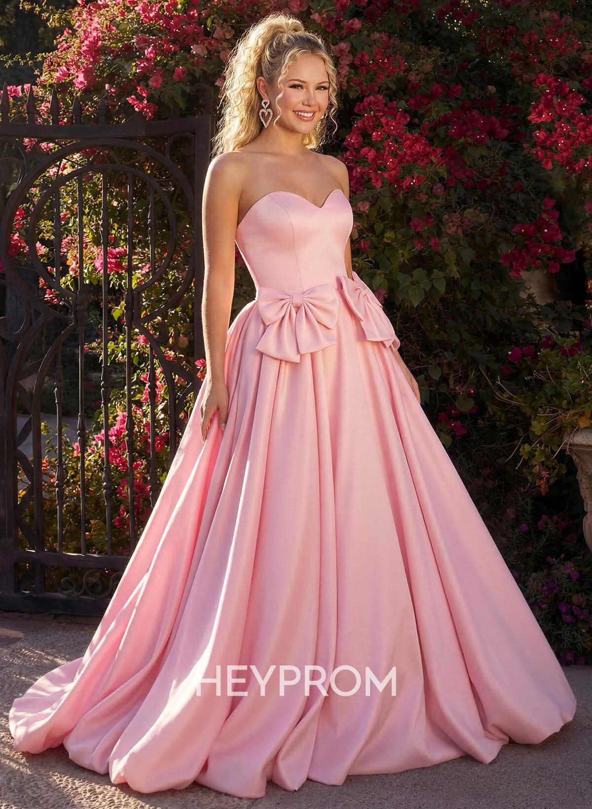 A-Line Strapless/Sweetheart Sleeveless Court Train Satin Prom Dresses With Bow(s)/Bubble Hem