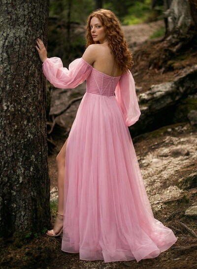 Sweet & Flow A-Line Sweetheart Long Sleeves Sweep Train Tulle Prom Dresses With High Split